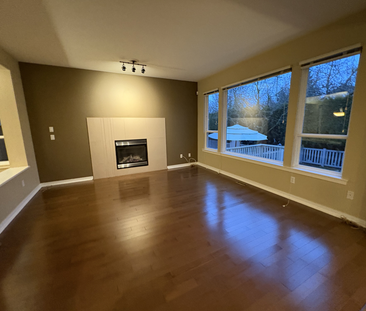 Beautiful Morgan Creek in Surrey with Landscaped Yard! - Photo 2