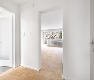 Living in the middle of the city - Photo 1