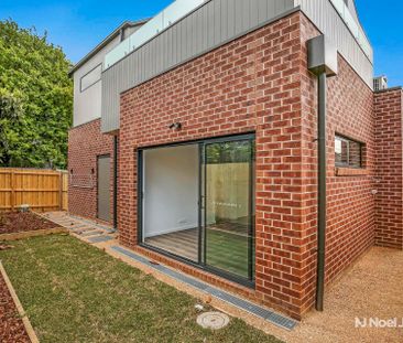 4/6 Esther Crescent, MOOROOLBARK - Photo 6