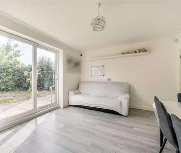 Chertsey, Surrey, KT16 - Photo 3