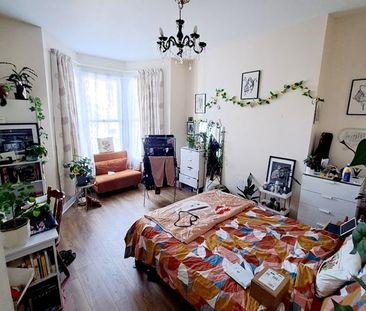 Room in a Shared House, Graces Road, SE5 - Photo 1