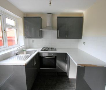 3 bedroom semi-detached house to rent - Photo 4
