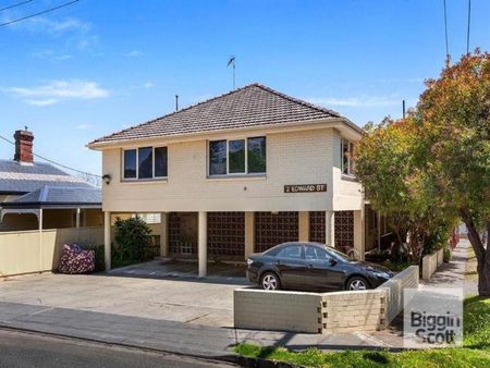 LARGE ONE BEDROOM APARTMENT WITH OFF-STREET PARKING & HEATING / COOLING! - Photo 4