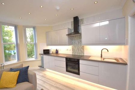 Victoria Road Penarth, CF64 - Photo 5