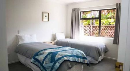 Charming Two Bedroom Haven On Larcy - Photo 2