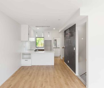 Spacious three bedroom home! - Photo 4