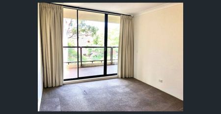 Large 2 Bedroom Unit in Convenient Location - Photo 4