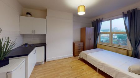 1 bedroom in a house share to rent - Photo 4