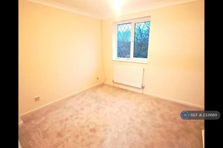 3 bedroom end of terrace house to rent - Photo 3