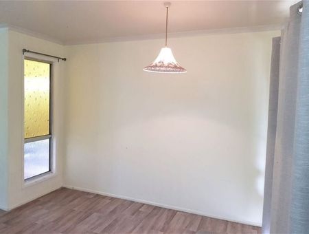 3 Bedroom house in Eagleby - Photo 2