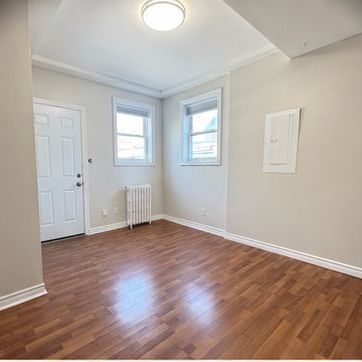 For Lease - 186 Spadina Road Unit# Main Floor, Toronto, Ontario - Photo 1