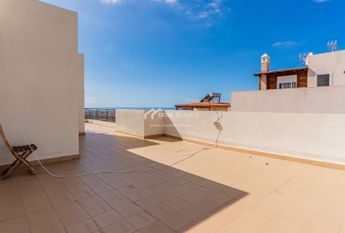 Chalet adosado · Alquiler a largo plazo ·