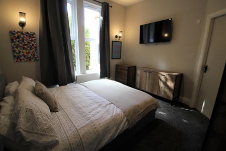 Cardigan Road (rear of building), Hyde Park, LS6 1EB, Leeds - Photo 4