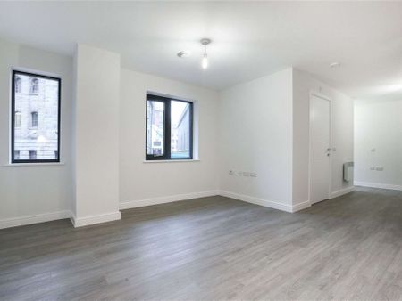 A generous studio apartment in the city centre - Photo 5