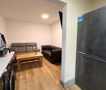 4 bedroom private hall to rent - Photo 1