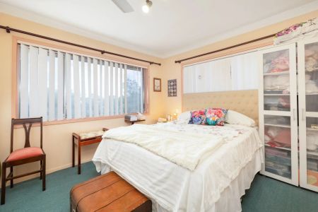 SPACIOUS FOUR-BEDROOM HOME WITH SOLAR INCLUDED - Photo 5