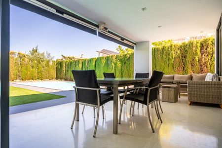 Luxury Detached House for rent in Bollullos de la Mitación, Spain - Photo 2