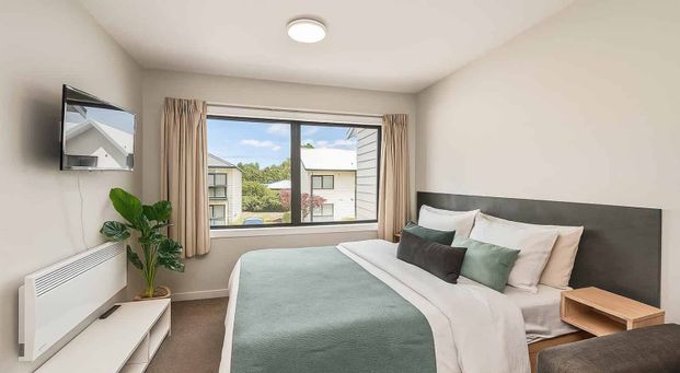 Studio Apartment - $410pw (POWER, WATER, & UNLIMITED INTERNET included) - Photo 1