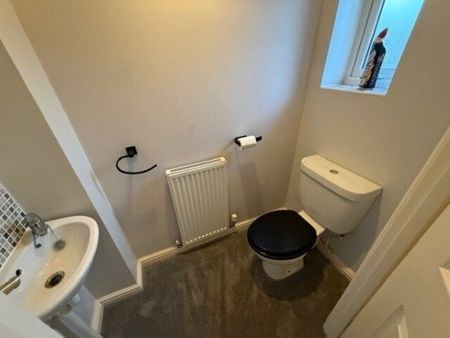 St. Francis Close, Hinckley, LE10 - Photo 4