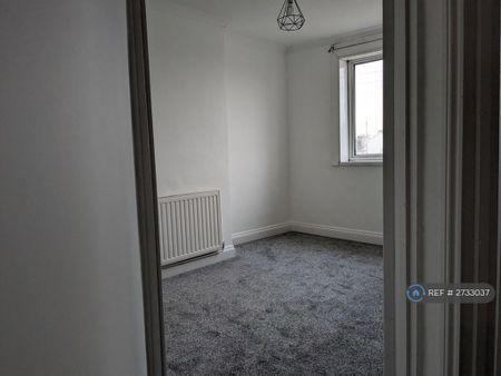 3 bedroom end of terrace house to rent - Photo 5