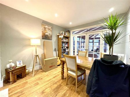 4 bedroom semi-detached house to rent - Photo 2