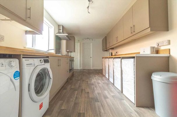 1 bedroom in a house share to rent - Photo 1