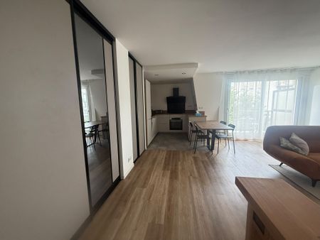 Location Appartement 3 pièces 66m² NOISY LE GRAND 93160 - Photo 2