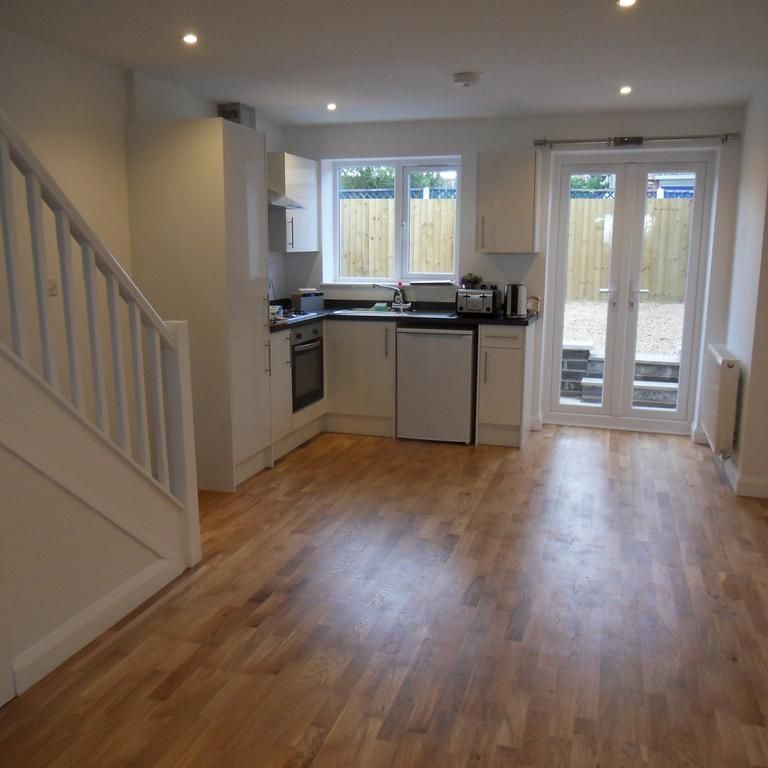 2 bedroom end of terrace house to rent - Photo 1