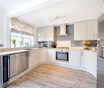 3 bedroom end of terrace house to rent - Photo 3