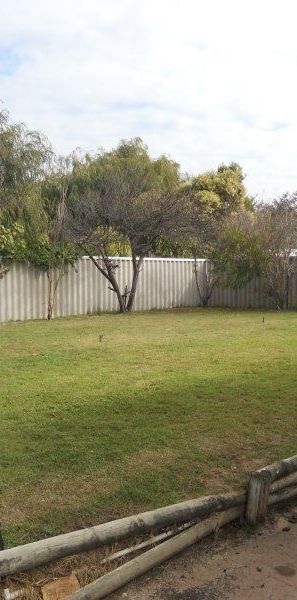 4 x 2 Family Home in Waikiki - Photo 1