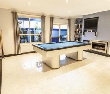 Sophisticated Living - Photo 1