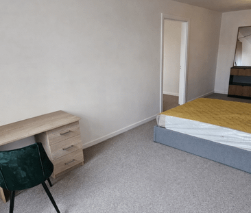 Beringa, City Island, Gotts Road, Leeds, LS12 1DE - Photo 3