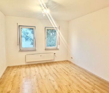Toll geschnittene, geräumige helle Wohnung! - Foto 1