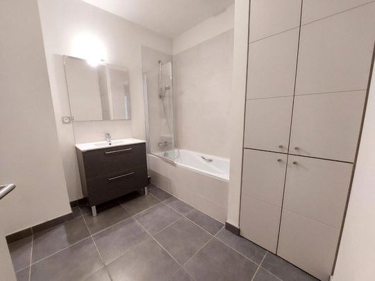 location Appartement T3 DE 76.9m² À LYON - Photo 1