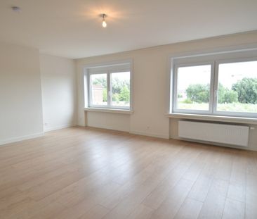 Vernieuwd appartement met 2 slaapkamers in Kortrijk - Photo 4