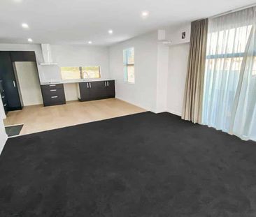 Executive Townhouse - Photo 5