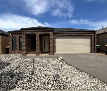 129 Botanica Springs Boulevard, Brookfield - Photo 1