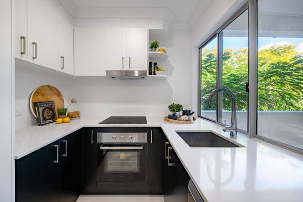 Bright and breezy modern apartment - Photo 1