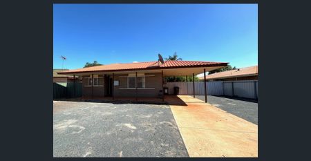 FAMILY FRIENDLY BRICK HOME! - Photo 2