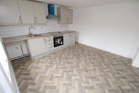 House - Terraced For Rent Wind Street, Ferndale - Photo 4