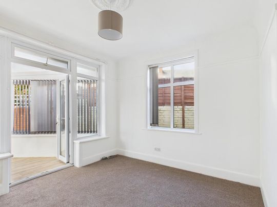 3 bedroom detached bungalow to rent - Photo 1