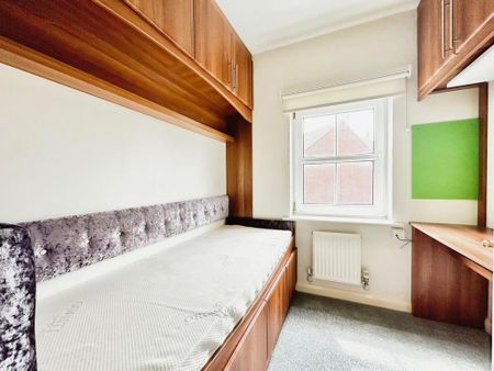 3 bedroom end of terrace house to rent - Photo 4