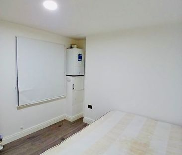 1 Bed Flat, Kilburn High Road, NW6 - Photo 2