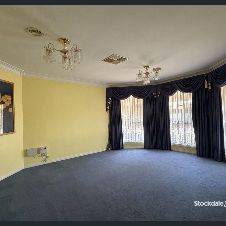 SPACIOUS FAMILY HOME - Photo 1