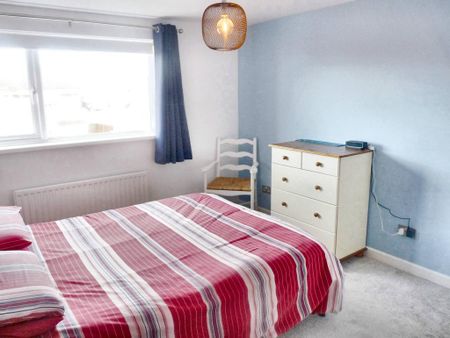 3 bedroom semi-detached house to rent - Photo 5