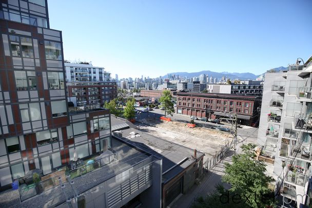 251 East 7th Ave #809 - Photo 1