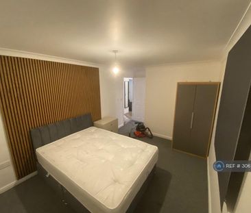 1 bedroom in a flat share to rent - Photo 1