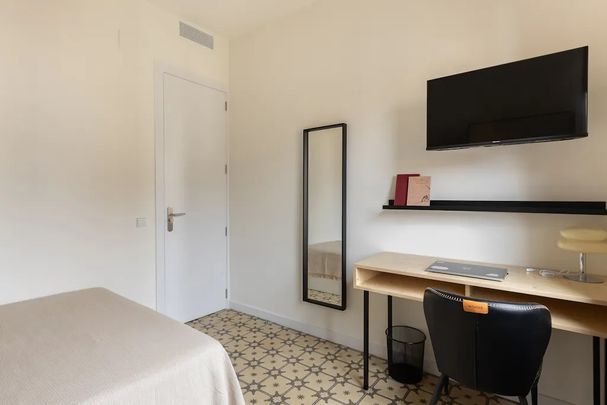 Carrer del Consell de Cent, Barcelona, Catalonia 08013 - Photo 1