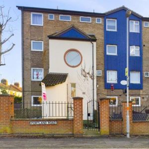 3 bedroom flat to rent - Photo 3