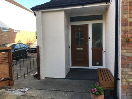 2 Bed Maisonette, Orchard Court, N2 - Photo 2